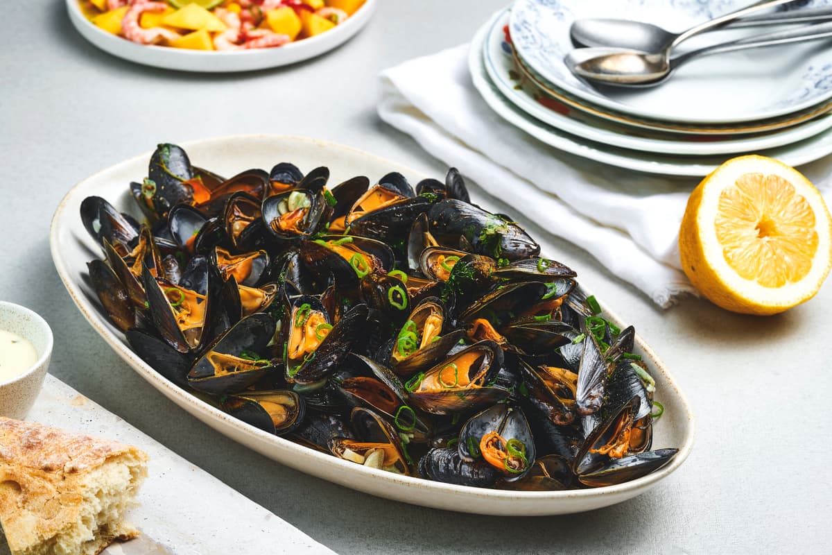 Grilled Mussels in Foil with Garlic and Spring Onion