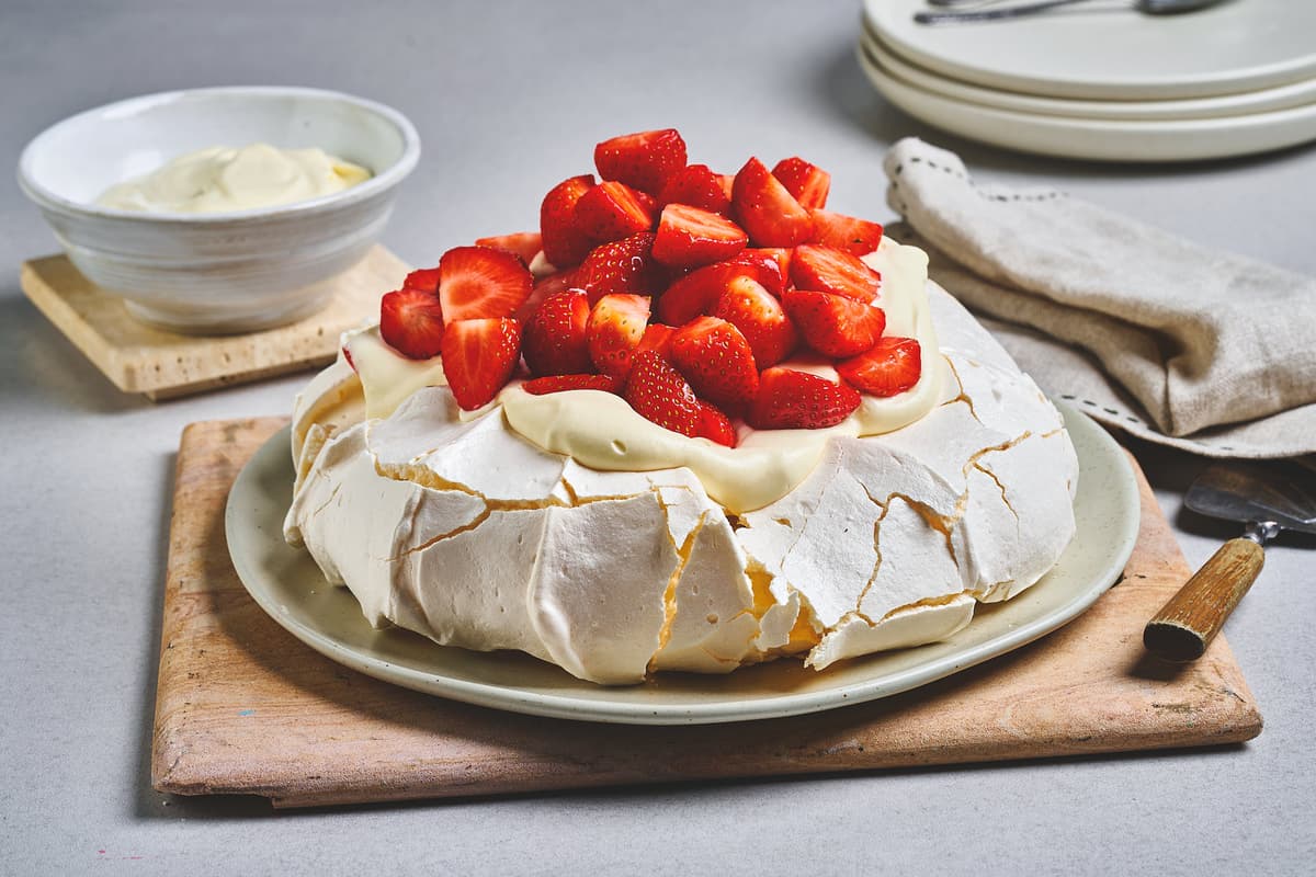 Pavlova with Custard Cream and Strawberries
