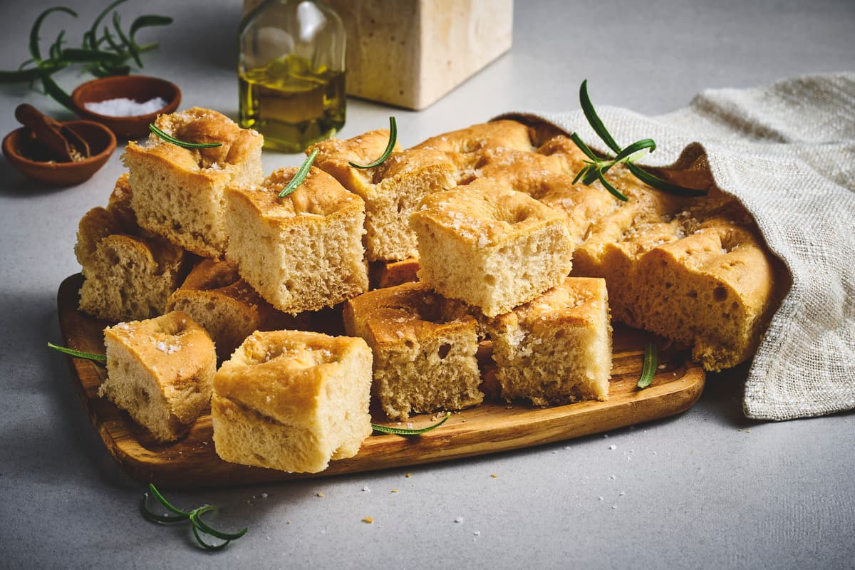 Focaccia med olivenolje og flaksalt