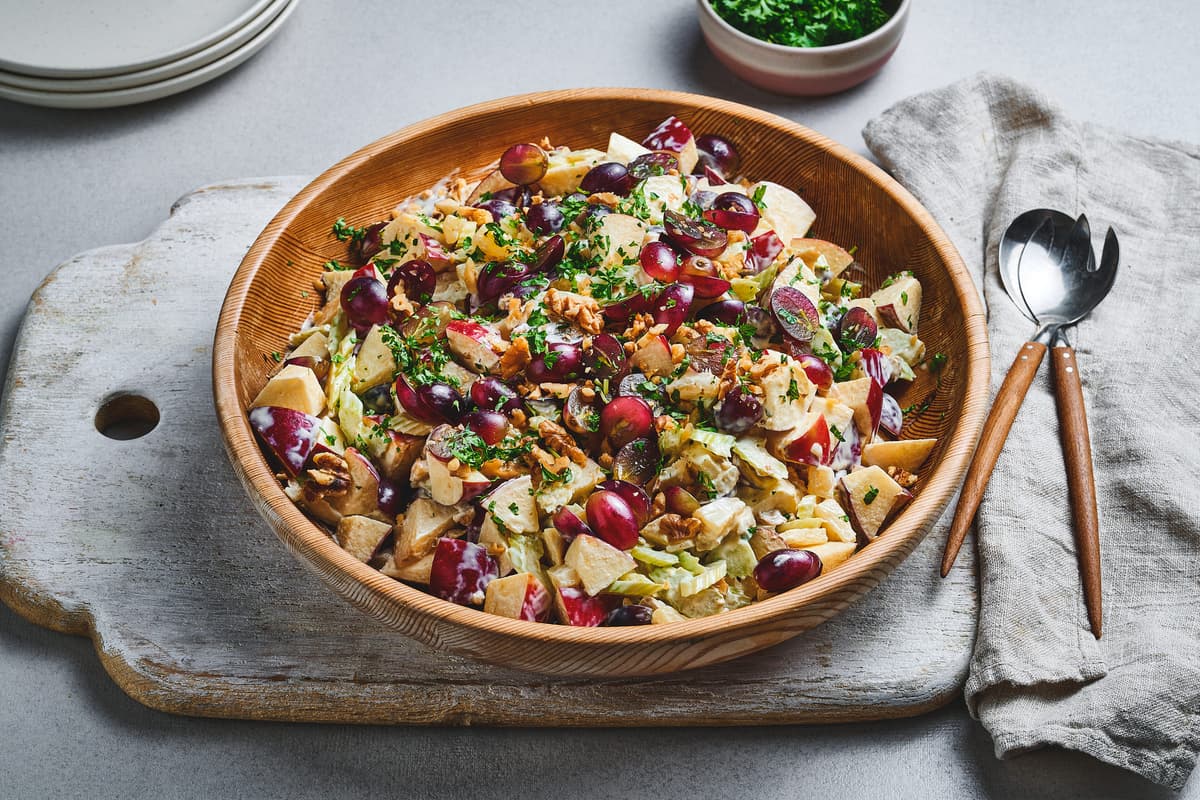 Waldorfsalat med epler og druer