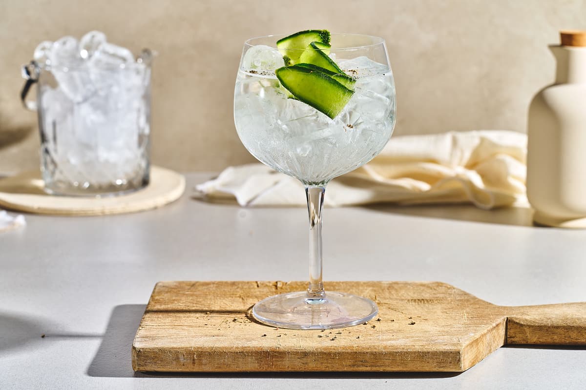 Gin tonic med agurk og pepper