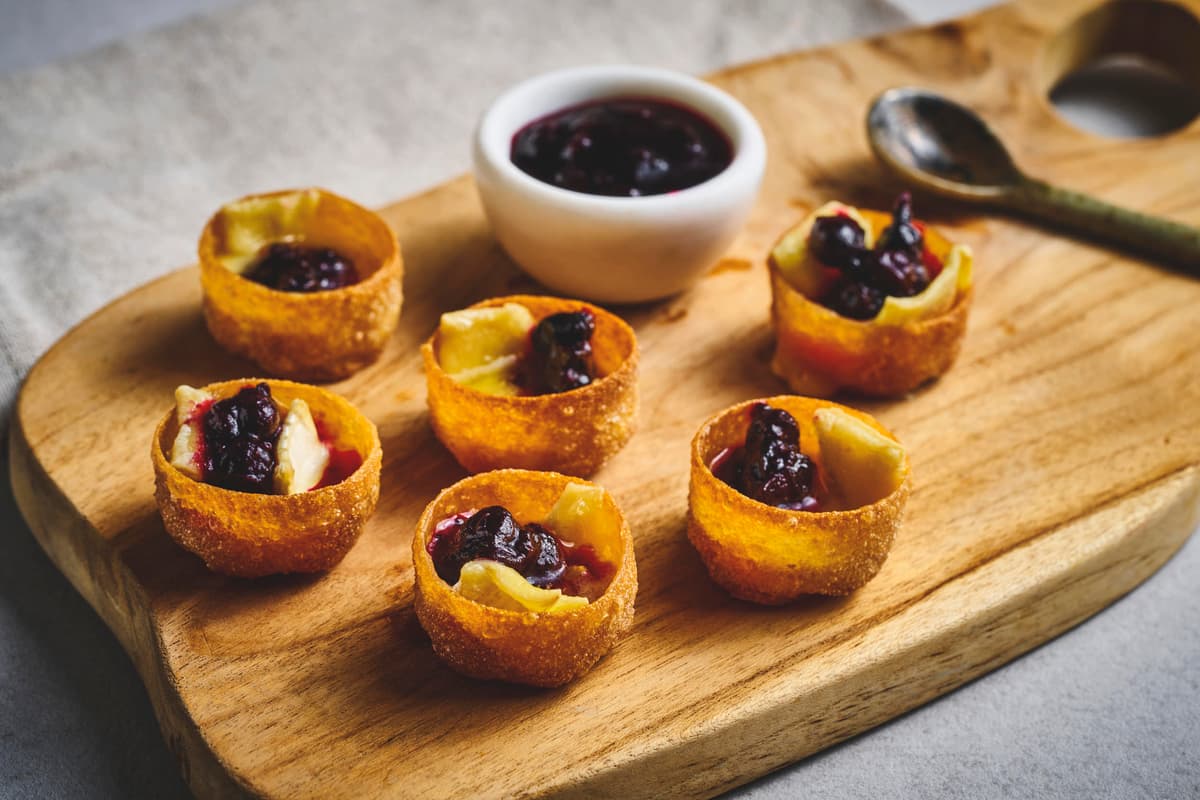 Gratinated Tartlet Shells with Brie and Blackcurrant