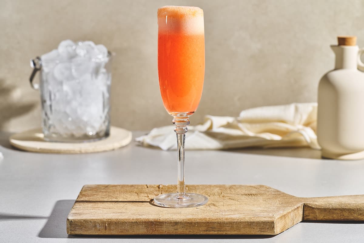 Bellini med fersken og prosecco