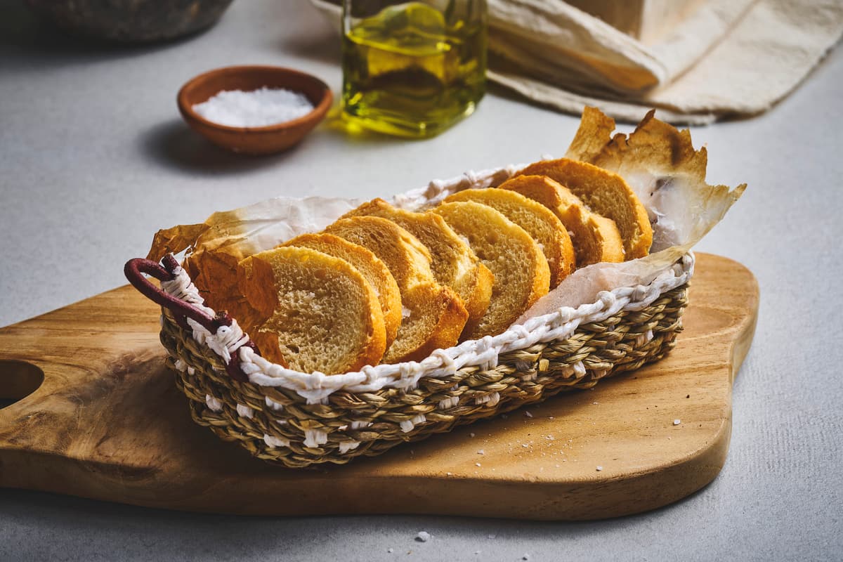 Crostini med surdeigsbaguette