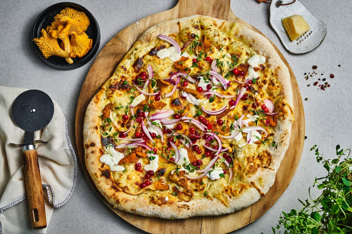 Pizza with Chanterelles