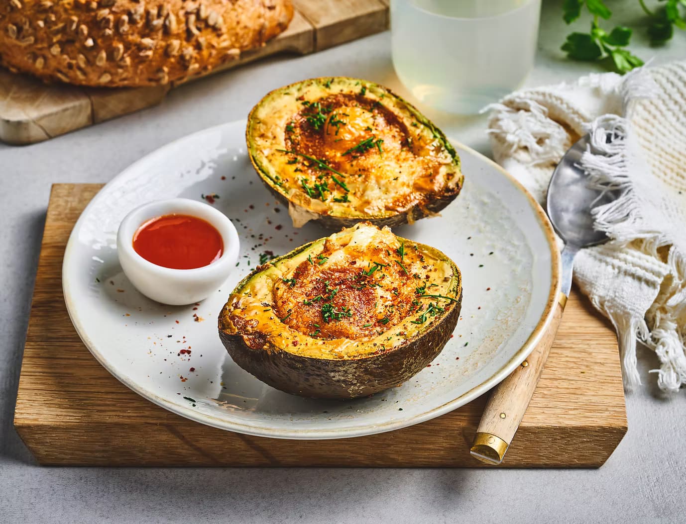 Bakt avokado med egg i airfryer