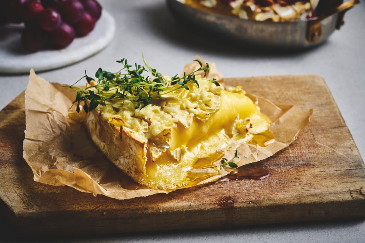 Baked Brie with Garlic and Butter